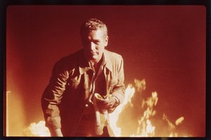Paul Newman på settet til "The Towering Inferno" av Orlando Suero