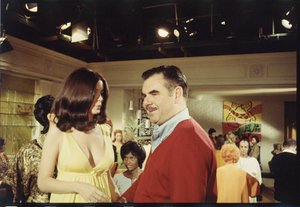Russ Meyer og rollebesetning på settet til 