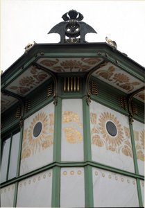 Art Nouveau: utsikt over paviljongen til Karlsplatz t-banestasjon (nå kafé) laget av arkitekt Otto Wagner (1841-1918) (Wiensk løsrivelse) 1894-1899 Wien, Østerrike