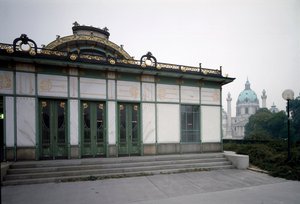 Art Nouveau: utsikt over paviljongen til Karlsplatz t-banestasjon (nå kafé) laget av arkitekten Otto Wagner (1841-1918) (Wiensk løsrivelse) 1894-1899 Wien, Østerrike