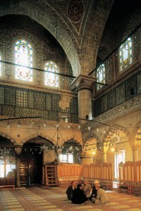 Arkitektur, ottomansk kunst: Interiør i den blå moskeen eller Sultanahmet Camii bygget av Mehmet Aga (1609-1616). Tyrkia, Istanbul. av Ottoman School