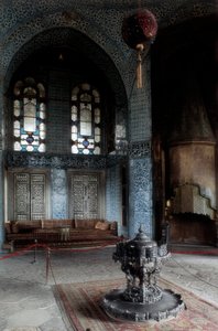 Arkitektur, ottomansk kunst: Topkapi-palasset (Topkapi Saray) hoved- og offisiell byresidens for den osmanske sultanen fra 1465 til 1853. Palass bygget mellom 1475-1478. Tyrkia, Istanbul. av Ottoman School