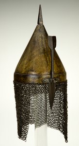 Hjelm, kanskje 1500-tallet, modifisert på 1800-tallet (russet jern med forgylling) av Ottoman School