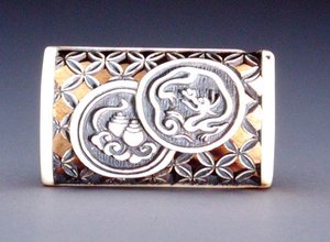 Netsuke med gjennombruddsdesign, ca. 1870 (hjort-gevir) (forsiden av 208395)