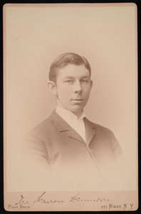 Portrett av Ira Warren Dennison, mellom 1891 og 1893. av Pach Bros