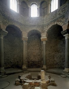 Paleokristen kunst: utsikt over det indre av baptisteren, 500-tallet. Frejus (Var) av Paleo Christian