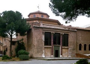 Utsikt over det paleokristne dåpskapellet i San Giovanni in Laterano (Saint John Laterano) (Lateran baptistery eller San Giovanni in Fonte), bygget rundt 440. Roma av Paleo Christian