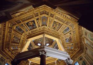 Utsikt over hvelvet inne i det paleokristne dåpskapellet San Giovanni in Laterano (St. John Laterano) (Lateranbaptisteriet eller San Giovanni in Fonte), bygget rundt 440. Roma av Paleo Christian