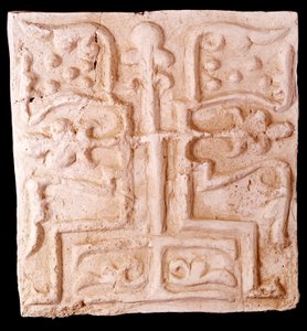 Paleokristen kunst: stein utsmykket med relieffer av vingrener og et kors. Fra Kharg Island, Iran. Paris, Louvre-museet
