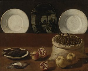 Stilleben med tallerkener, en sekk fylt med oliven, vilt, granatepler og kvede