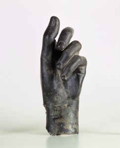 Fragment av en hånd, muligens av en bueskytter, fra Shami, Malamir, Iran (bronse)
