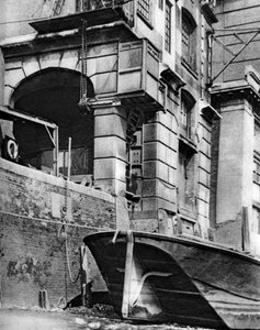 Restene av et handelsherskapshus ved Themsen, nær Cannon Street Station, 1926-1927