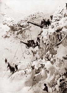 Aufstellung eines italienischen Artilleriestücks auf einem Berggipfel von Patrice Cartier