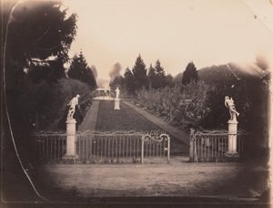 Hagescene med statuer, ca. 1853 (foto) av Paul Thivier