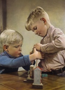 Tidlig fargefotografering: Play (fargefoto)