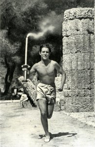 Konstantin Kondylis første olympiske fakkelbærer for Berlin-lekene