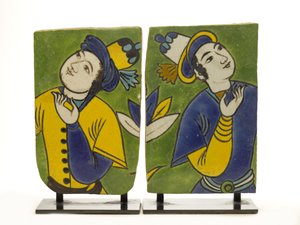 Fragmentære fliser med figurdekor av Persian School