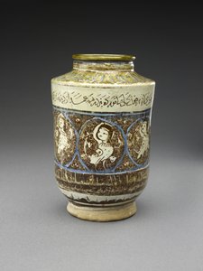 Krukke med harpier, tidlig på 1200-tallet (frittekropp, malt i glans og koboltblått på en ugjennomsiktig hvit glasur) av Persian School