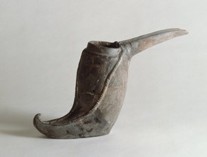 Fartøy i form av en støvel, fra Kaluraz, Gilan, Iran, ca. 1. årtusen f.Kr. (leire) av Persian School