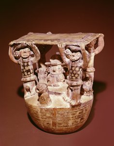 Guddom på tronen med baldakin støttet av hoffmenn, Recuay Culture (keramikk) av Peruvian School