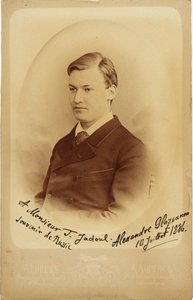 Portrett av komponisten Alexander Glazunov 1865-1936, 1886. av Petersburg . Photo studio Alfred Lorens