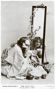 Crissy Bell , britisk skuespillerinne, ca 1900-tallet. av Philco Publishing Company