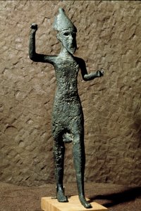 Phoenicia: figur av en gud i bronse. Finn i sjøen nær Selinunte (Selinonte), Sicilia. 14.-13. århundre f.Kr. Palermo, Nasjonalt arkeologisk museum