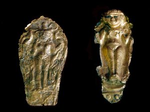 Fønikisk kunst: to gullstatuetter hamrer til venstre gudinnen Ishtar (Inanna eller Astarte) på en tallerken, til høyre, en fruktbarhetsgudinne med løftede armer fra stedet for Tink El Beida, Syria. 1400-tallet-1100-tallet f.Kr. Paris Louvre-museet