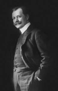 Portrett av komponisten Franz Lehár 1870-1948. av Photo studio E. Bieber.