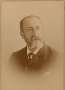 Portrett av komponisten Camille Saint-Saëns 1835-1921. av Photo studio J. Lacroix.