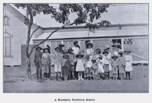 A Northern Territory School (s/hvitt bilde) av Photographer Australian