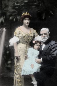 Den australske sangeren Nellie (Nelly) Melba (1861-1931) med faren og en uidentifisert liten jente. Melbourne, fotografering tidlig på 1900-tallet
