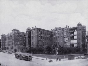 Melbourne Hospital, fra krysset mellom Swanston og Lonsdale Streets (s/hv-bilde)