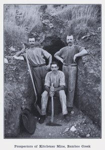 Prospectors of Kitchener Mine, Bamboo Creek (s/h-bilde) av Photographer Australian