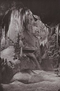 Scene i de berømte Jenolan-grottene, New South Wales (s/hvitt-bilde) av Photographer Australian