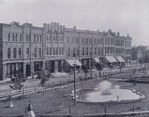 Canada: Victoria Row, fra Queen's Square Gardens, Fredericton, New Brunswick (s/hvitt bilde) av Photographer Canadian