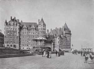 Chateau Frontenac og Dufferin Terrace (s/hvitt bilde) av Photographer Canadian