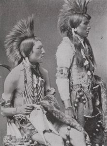 To Blackfoot Braves (s/hvitt bilde) av Photographer Canadian