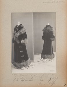 Albumside: House of Worth, Coat (Redingote) av Photographer French