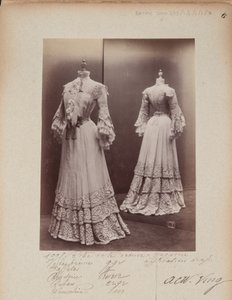 Albumside: House of Worth, kostyme av Photographer French