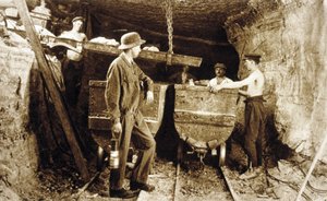 Gruvearbeidere i en potaskegruve, Alsace, ca. 1900 (s/hvitt bilde)