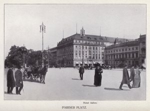 Berlin: Pariser Platz (s/hvitt bilde) av Photographer German