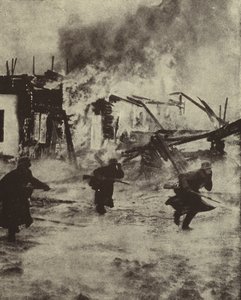 Tyske soldater rykker frem gjennom de brennende ruinene av Rotterdam etter bombingen av Luftwaffe, andre verdenskrig, mai 1940 (s/hv-bilde) av Photographer German