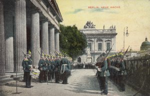 Tyske soldater på parade utenfor Neue Wache, Berlin (farget bilde) av Photographer German