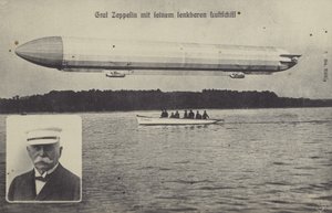 Graf Ferdinand von Zeppelin og et av hans luftskip (s/hv-bilde) av Photographer German
