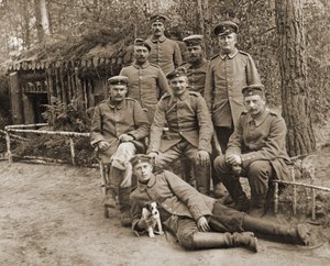 Gruppe tyske soldater med en hund av Photographer German
