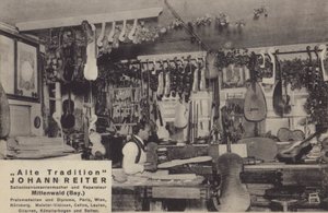 Johann Reiter, produsent og reparatør av strengeinstrumenter, Mittenwald, Bayern (s/hv-bilde) av Photographer German