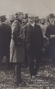 Kaiser Wilhelm II og den tyske luftskipskonstruktøren Graf Ferdinand von Zeppelin ved Tegel flyplass, Berlin, 29. august 1909 (s/hv-bilde) av Photographer German