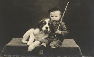 Liten gutt med hund (s/hvitt bilde) av Photographer German