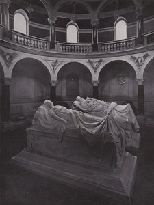 Potsdam, Fredskirken, mausoleum med sarkofager til keiseren og keiserinne Friedrich (s/hvitt foto) av Photographer German